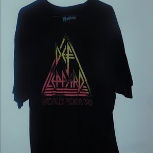 Def leopard extended tee